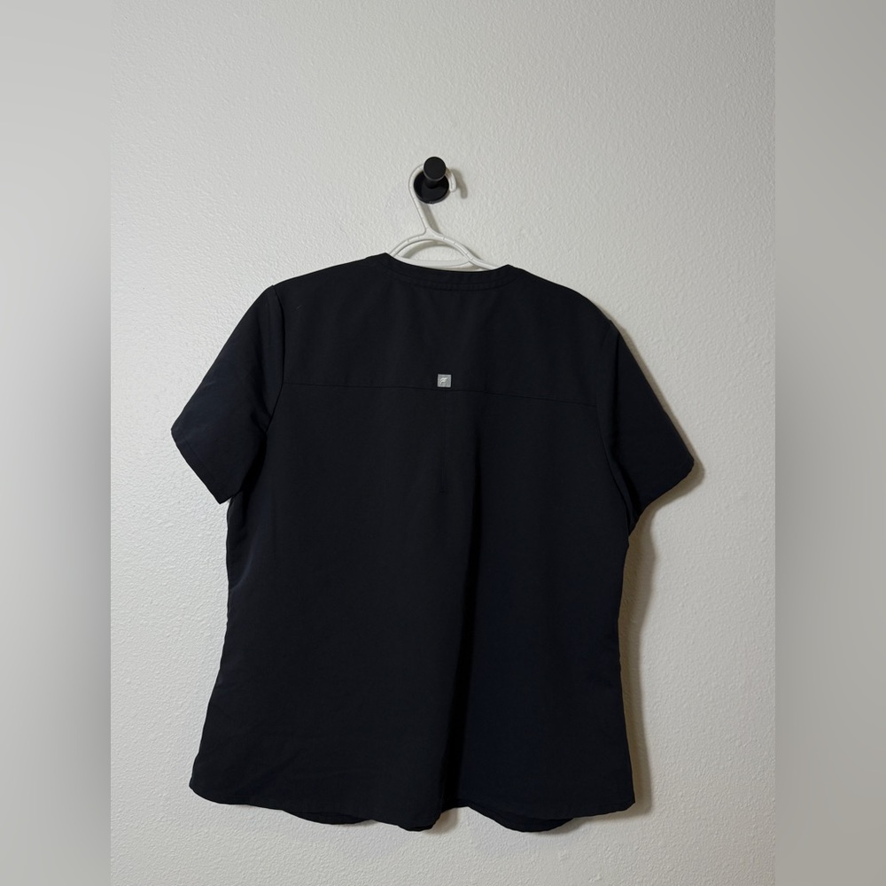 Fabletics Method 2-Pocket Scrub Top - Picture 2 of 3